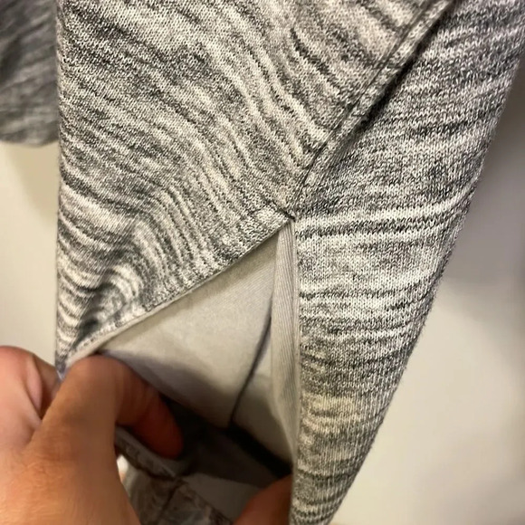 Pink woman’s grey and white pullover sweatshirt with two front side pockets - Picture 10 of 10